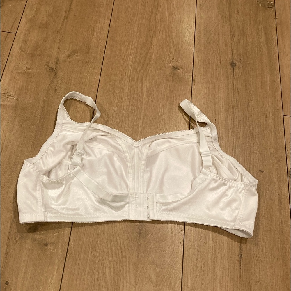 Size 44D Bra - Picture 2 of 9